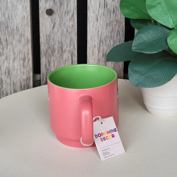 Quirky Simple Line Art Face Pink Mug with Green Interior by Dopamine Decor - Picture 4 of 4